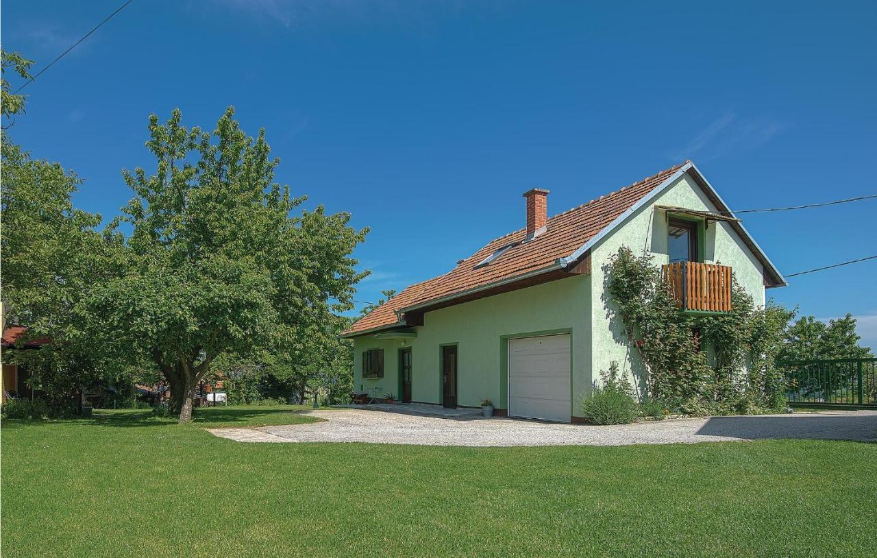 Awesome Home In Strigova With Wifi Luaran gambar